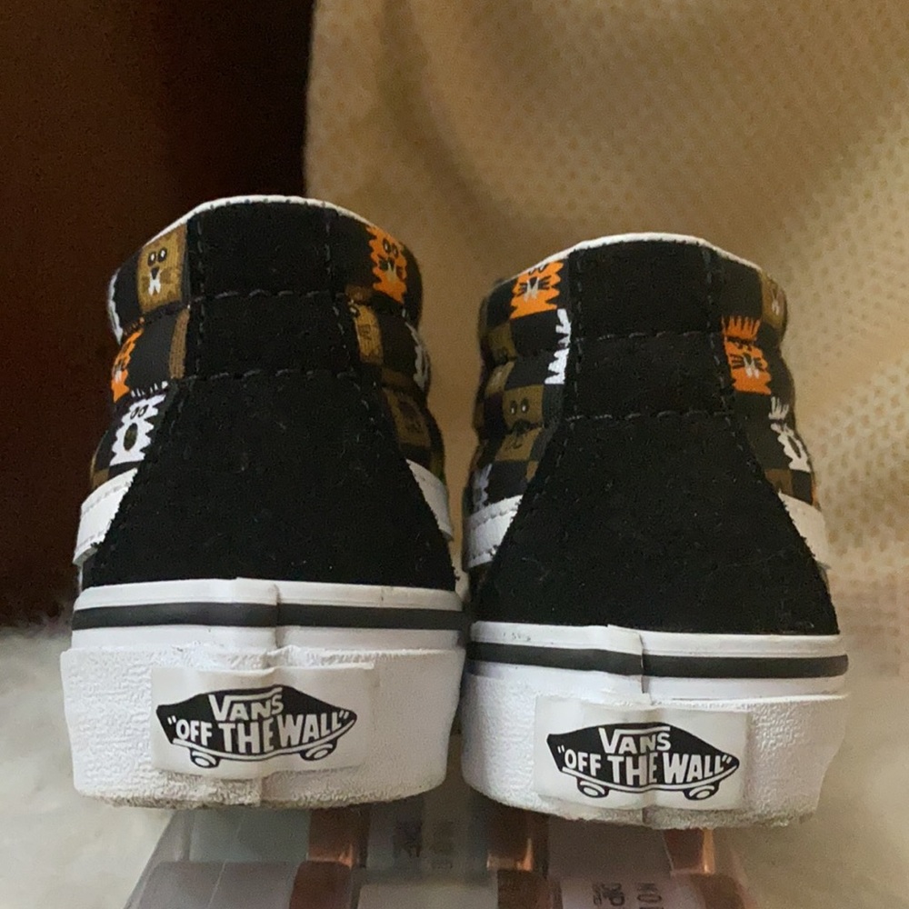 Vans - Picture 3 of 8